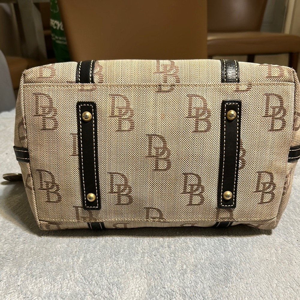Dooney & Bourke Black and Tan Shoulder Bag with Classic Design - Picture 7 of 14